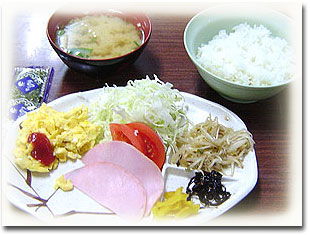 朝食/ごはん・味噌汁・卵料理・サラダなど